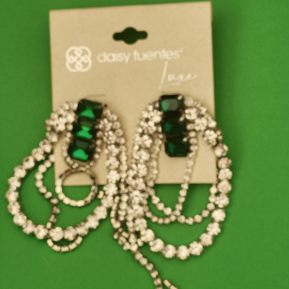 Daisy Fuentes Luxe Emerald and Silver Earrings New On Card Never Worn